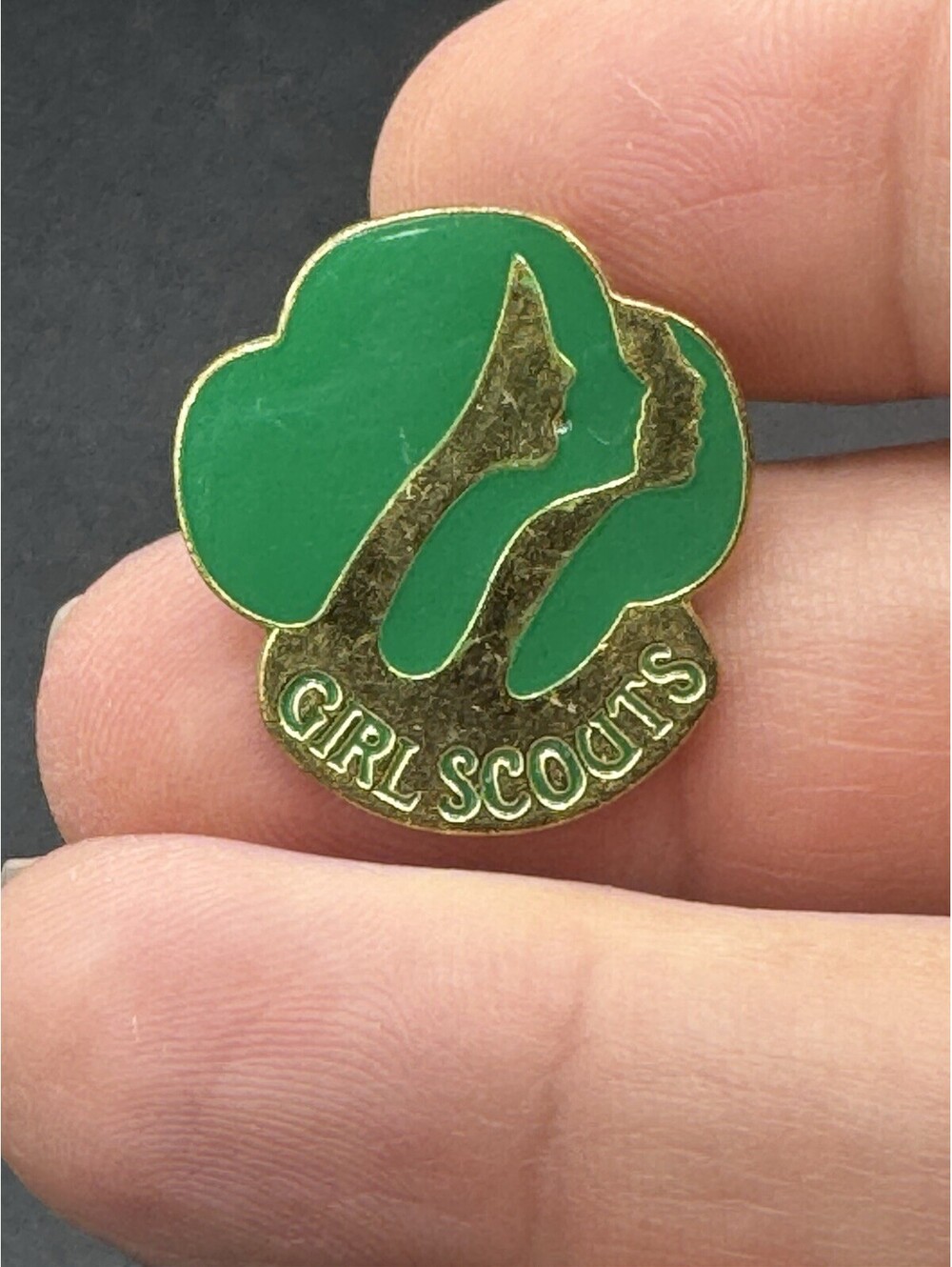 Vintage 1980s Girl Scouts Pin Green Enamel Trefoil Logo Badge Gold Tone GSUSA